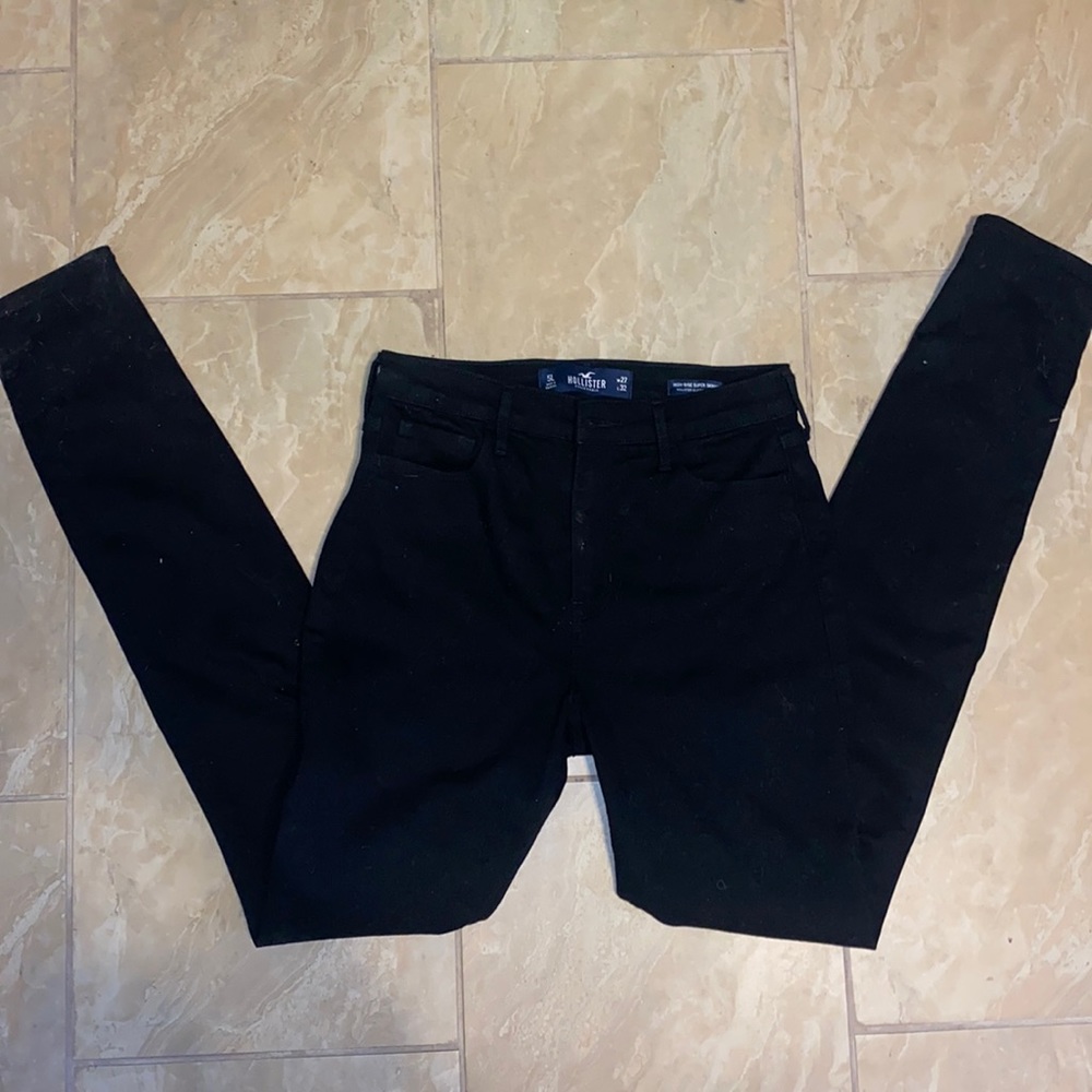 Womens Hollister high rise skinny jeans. Size 5 Long